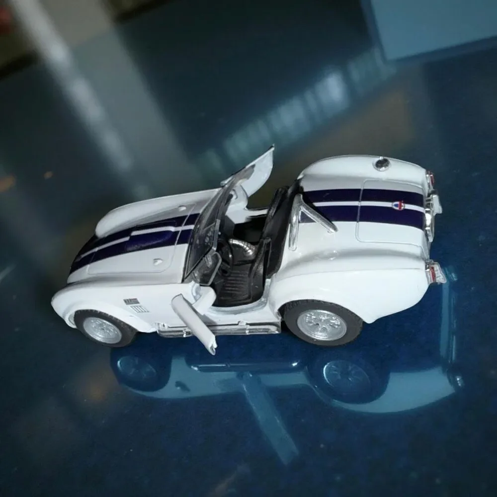 Kinsmart 1965 Shelby Cobra 427 Friction Die Cast Car 1:32 Scale